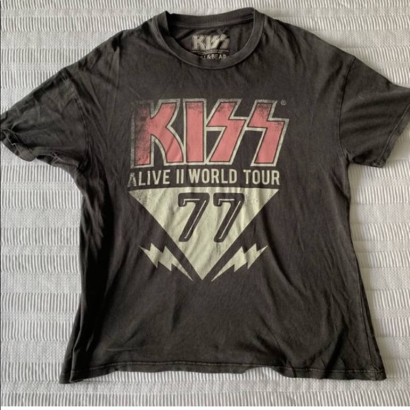 pull and bear kiss t shirt